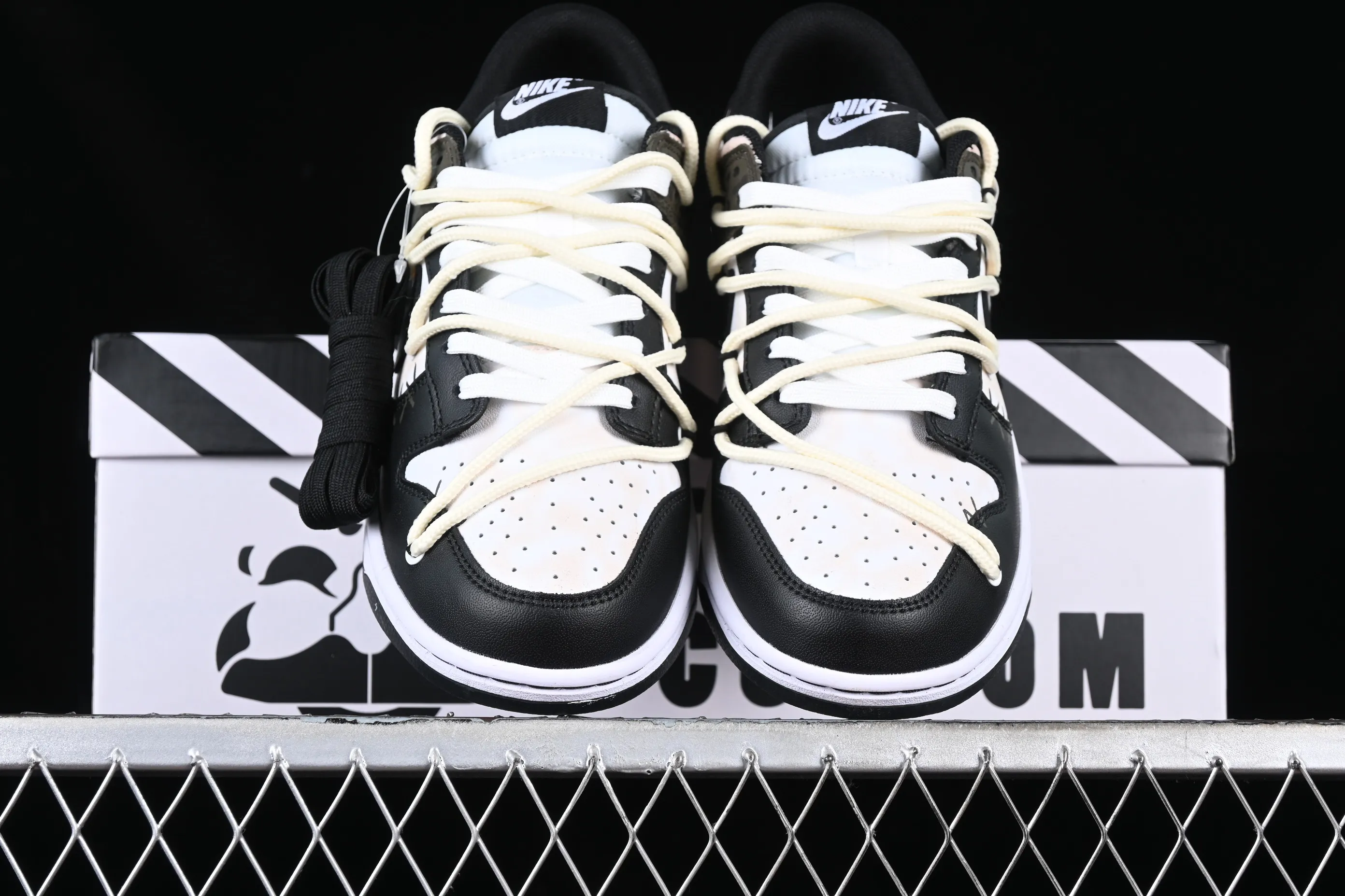 All Categories Nk SB Dunk Series Nk SB Dunk Low Low-top sneakers Customized large box Nk Dunk Low Ragdoll Doll Simple SB strap low-top casual sneakers DD1391-100